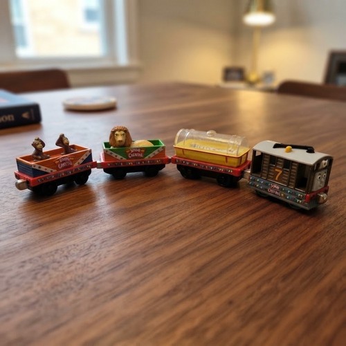 Vtg thomas die cast railway - die,